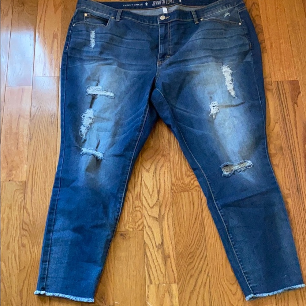 Jennifer Lopez ankle jeans distressed